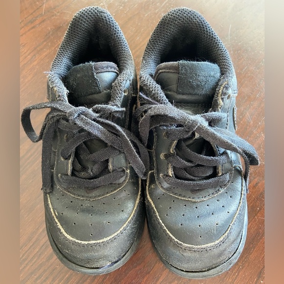 Nike Air Force 1 Low Black Toddler Kids Sneaker Shoes Triple Black 8C - Picture 3 of 9